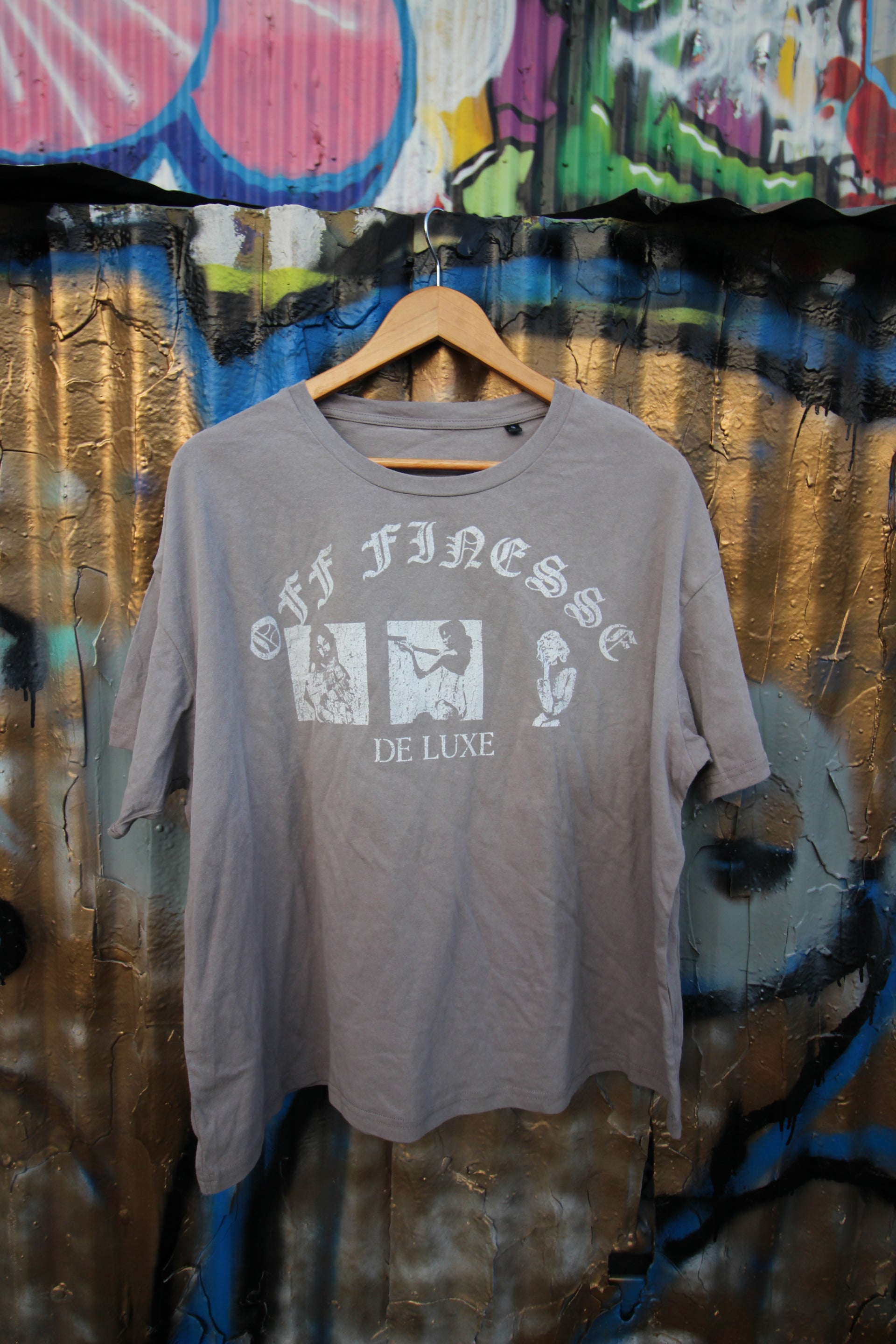 DE LUXE TEE - GREY
