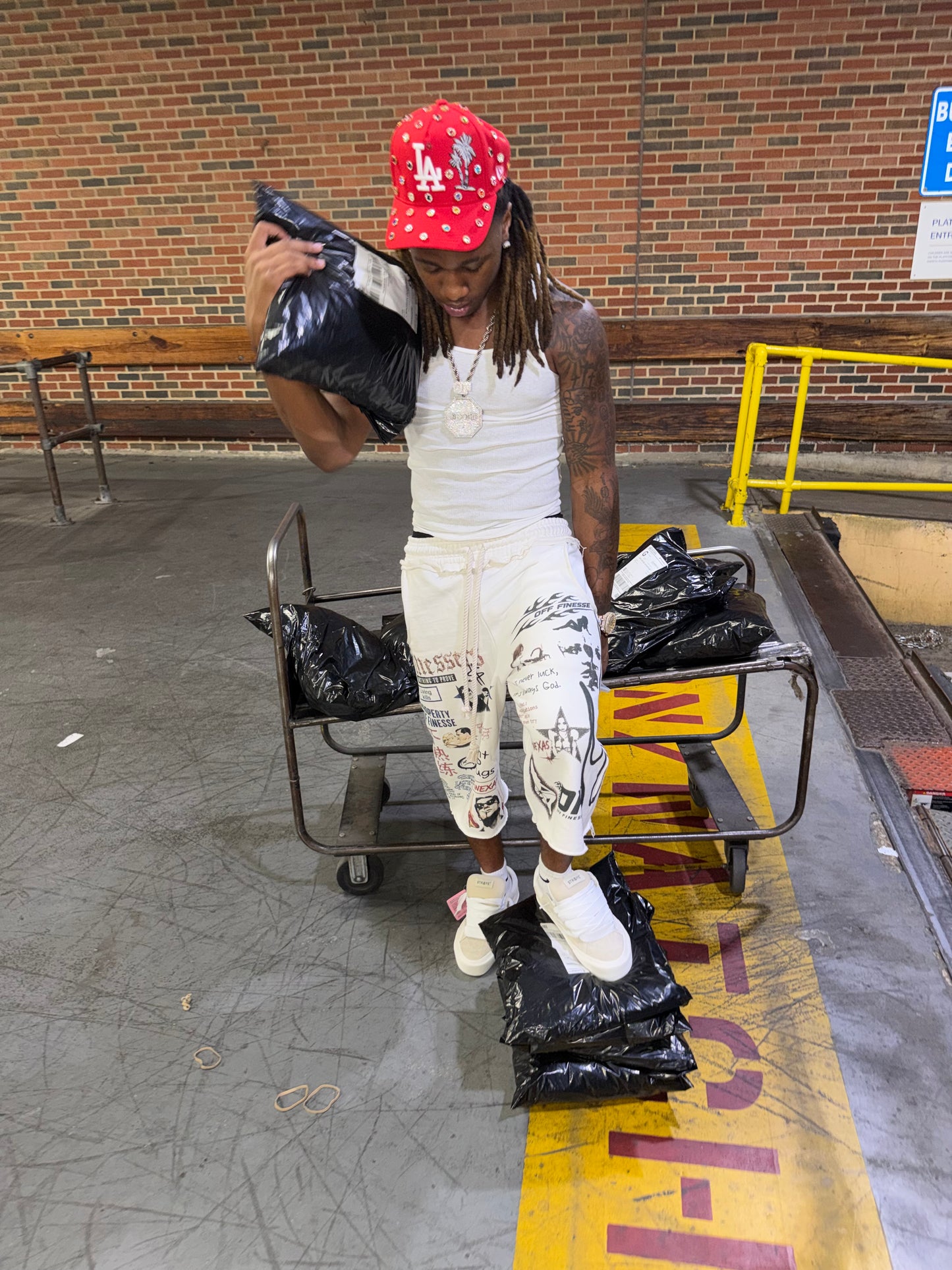 FINESSERS PRINTED SWEAT SHORTS - WHITE
