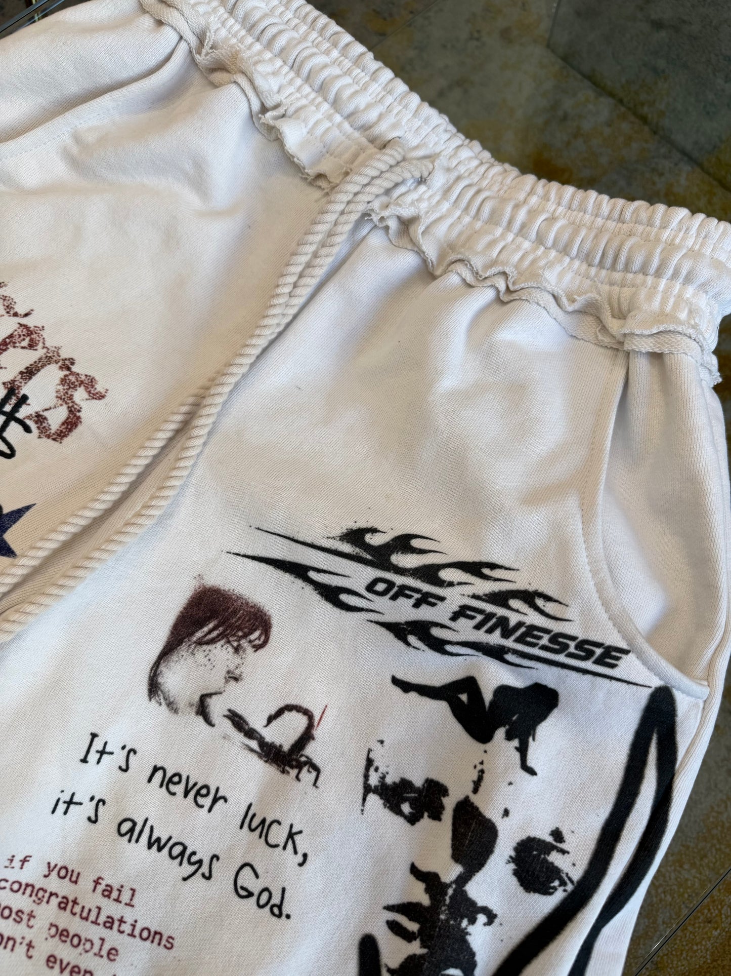 FINESSERS PRINTED SWEAT SHORTS - WHITE